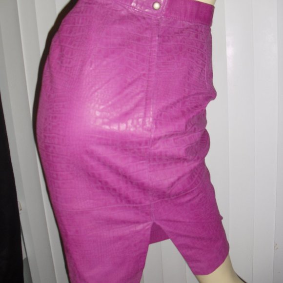 Andrew Marc,genuine leather,pink fuschia,alligator pattern,pencil cut,Brand New - Picture 6 of 6